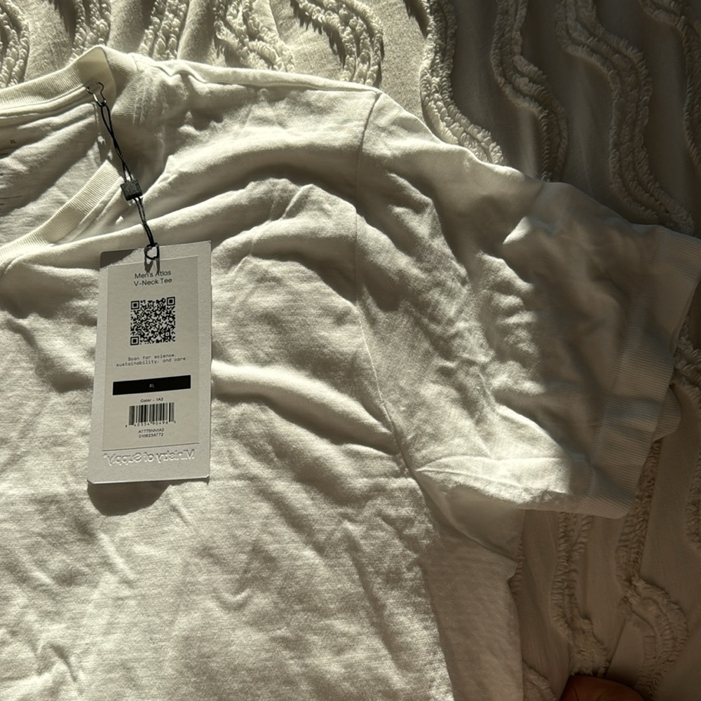 Ministry of Supply V Neck Tee Shirt - XL - NWT - Picture 4 of 4
